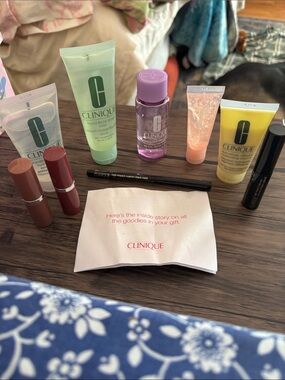 Clinique Lipstick & Skincare Set with Pink, Peach, Red Shades